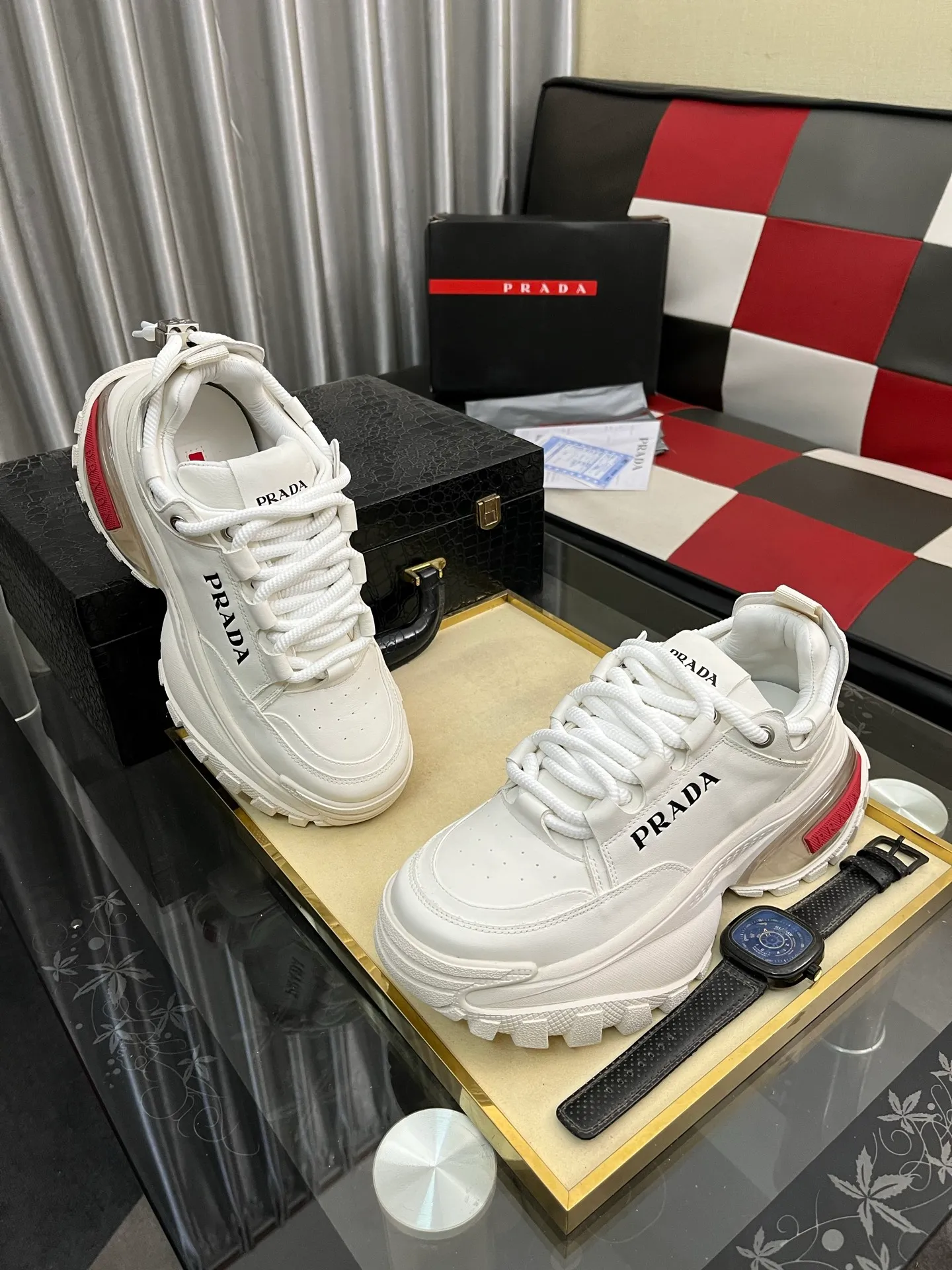 Men's shoes 💰: 800⌚️⌚️🔝High version The new PRADA (Prada) counters are launched simultaneously. The new men's shoes and 😘fabric are selected from first-layer cowhide and are made by pure handicrafts. Lining: Full cowhide lining. 👍🏿 High-end ☄️ air-cushion molded anti-slip rubber outsole, exquisite lines, simple and elegant, comfortable and high-end for leisure travel. Code number: 38 to 443️⃣Colors available